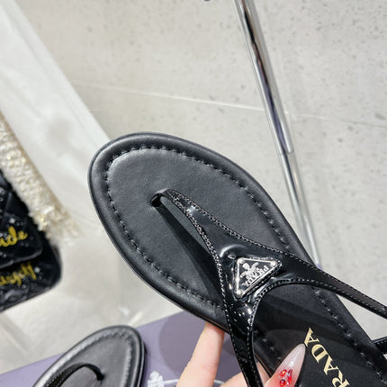 PRA PATENT LEATHER THONG SANDALS BLACK