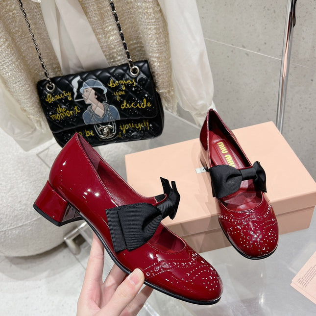 MARY JANE MID HEEL PUMPS IN RUBY RED PATENT LAMBSKIN WITH BOW
