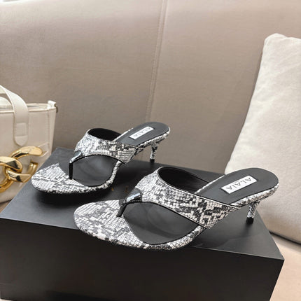 ALAIA HEELED THONG SANDALS 25S 55MM IN WHITE AND BLACK LAMBSKIN SNAKE-EMBOSSED