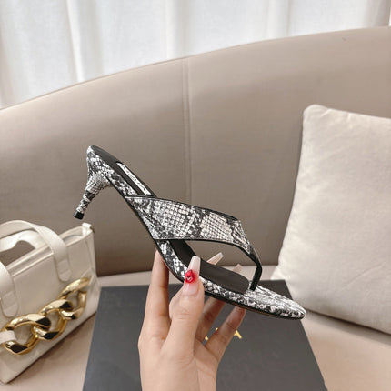 ALAIA HEELED THONG SANDALS 25S 55MM IN WHITE AND BLACK LAMBSKIN SNAKE-EMBOSSED
