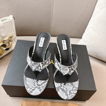 ALAIA HEELED THONG SANDALS 25S 55MM IN WHITE AND BLACK LAMBSKIN SNAKE-EMBOSSED