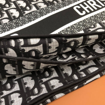 DIOR SCARF 90 IN SILK 704589