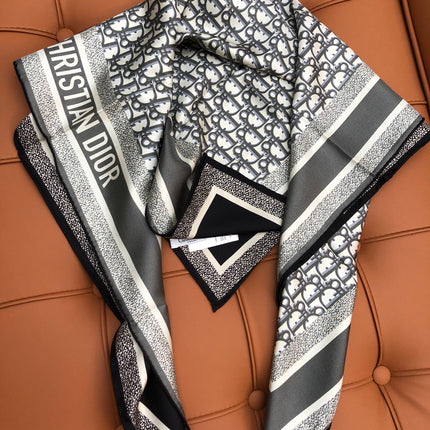 DIOR SCARF 90 IN SILK 704592