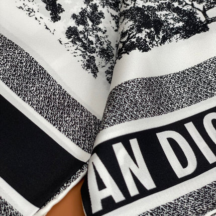 DIOR SCARF 90 IN SILK 704596
