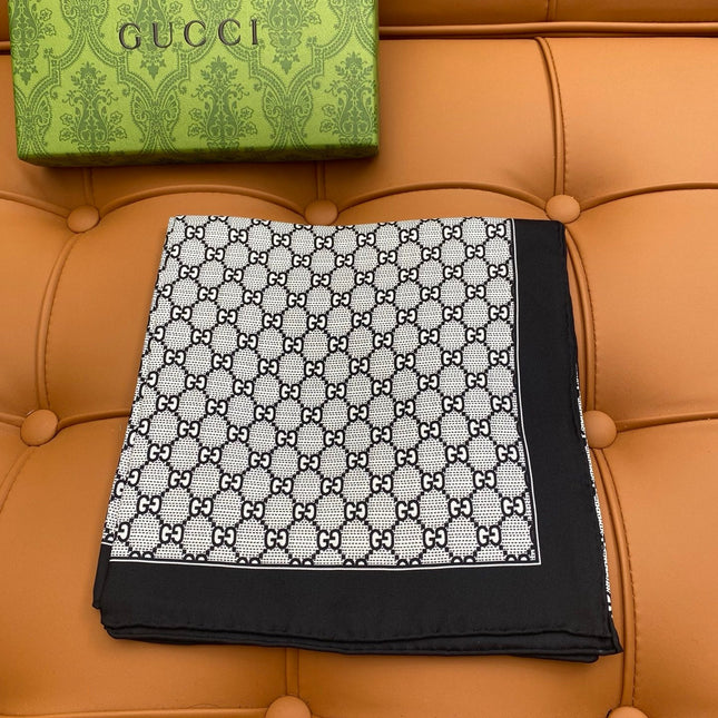 GUCCI 25S SCARF 90 IN SILK 709697