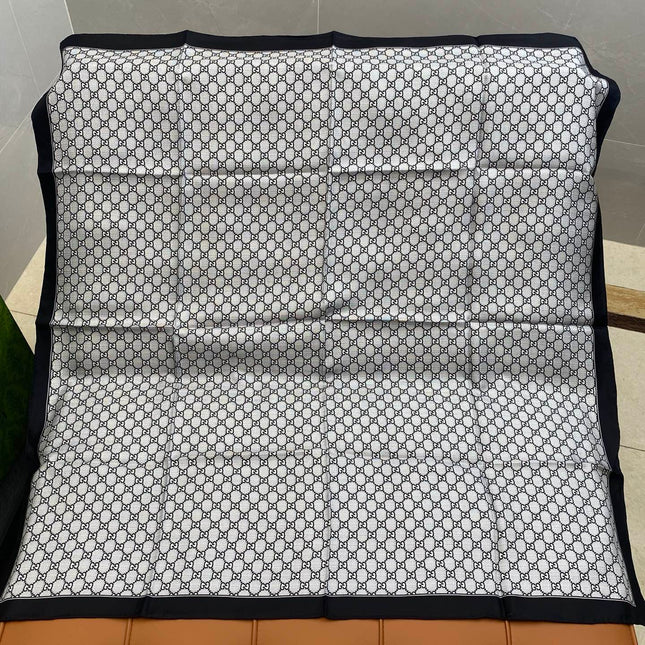 GUCCI 25S SCARF 90 IN SILK 709697