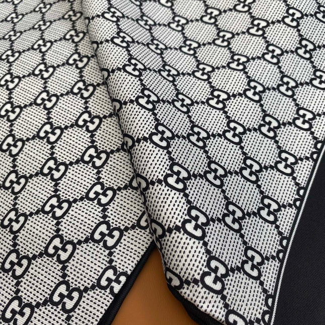 GUCCI 25S SCARF 90 IN SILK 709697