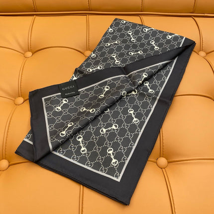 GUCCI 25S SCARF 90 IN SILK 718506
