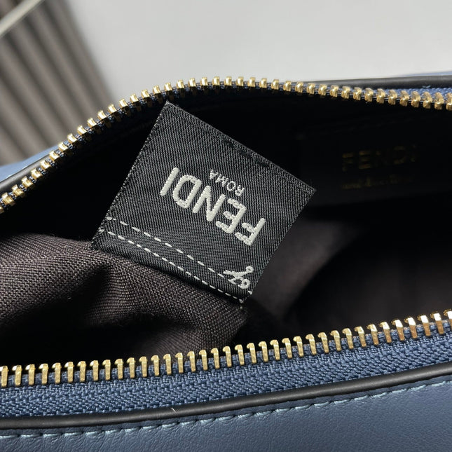 FENDIGRAPHY MEDIUM 29 IN QUEEN SMOOTH LAMBSKIN GOLD HARDWARE