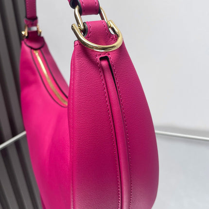 FENDIGRAPHY MEDIUM 29 IN BRIGHT PINK SMOOTH LAMBSKIN GOLD HARDWARE