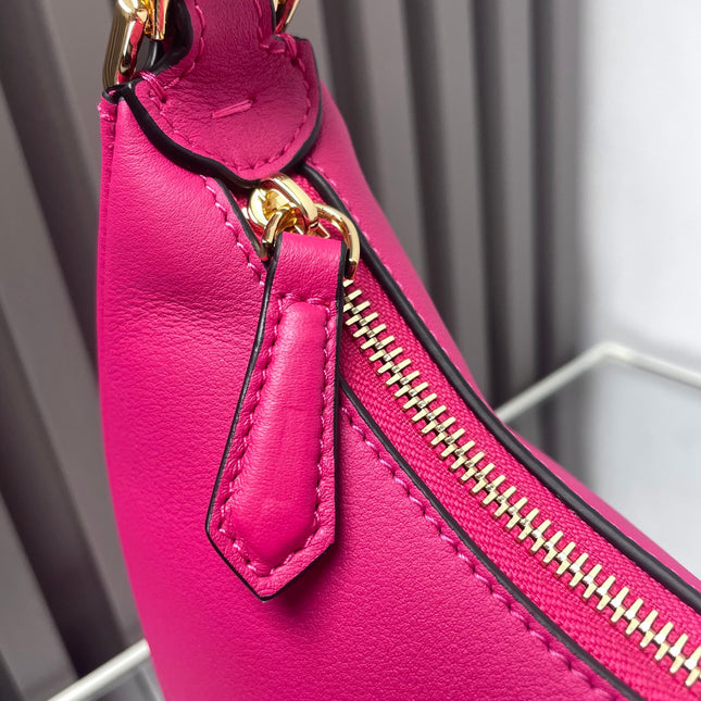 FENDIGRAPHY MEDIUM 29 IN BRIGHT PINK SMOOTH LAMBSKIN GOLD HARDWARE