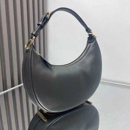 FENDIGRAPHY MEDIUM 29 IN BLACK SMOOTH LAMBSKIN GOLD HARDWARE