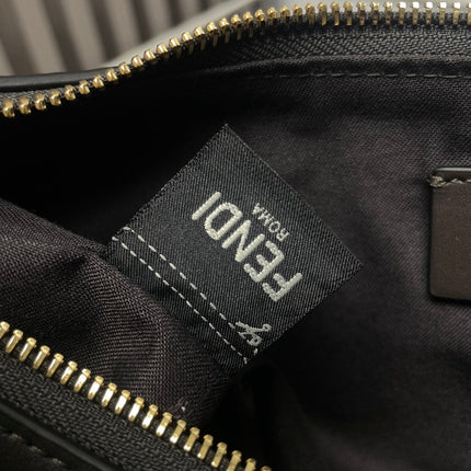 FENDIGRAPHY MEDIUM 29 IN BLACK SMOOTH LAMBSKIN GOLD HARDWARE