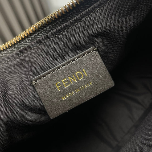 FENDIGRAPHY MEDIUM 29 IN BLACK SMOOTH LAMBSKIN GOLD HARDWARE