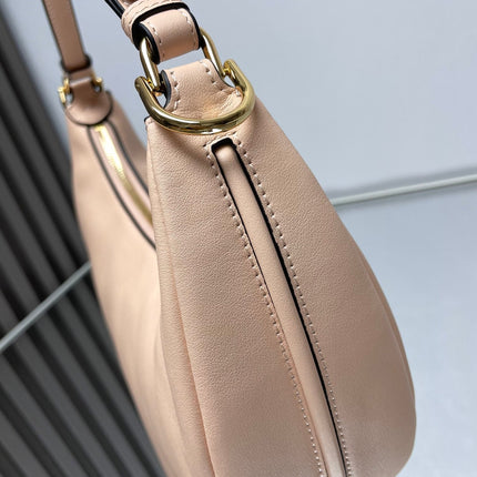 FENDIGRAPHY MEDIUM 29 IN BISQUE SMOOTH LAMBSKIN GOLD HARDWARE