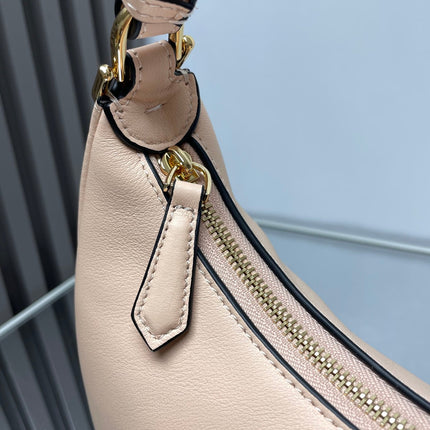 FENDIGRAPHY MEDIUM 29 IN BISQUE SMOOTH LAMBSKIN GOLD HARDWARE