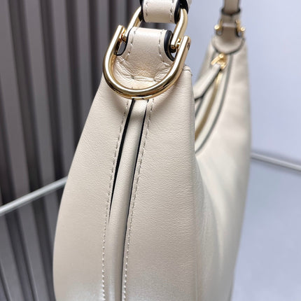 FENDIGRAPHY MEDIUM 29 IN WHITE SMOOTH LAMBSKIN GOLD HARDWARE