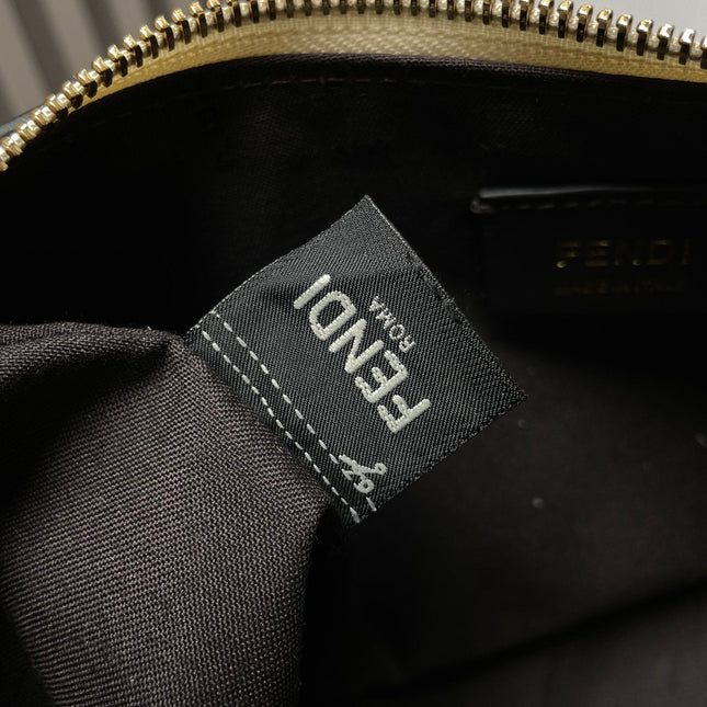 FENDIGRAPHY MEDIUM 29 IN WHITE SMOOTH LAMBSKIN GOLD HARDWARE