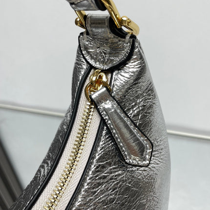 FENDIGRAPHY MEDIUM 29 IN SILVER METALLIC SMOOTH LAMBSKIN GOLD HARDWARE