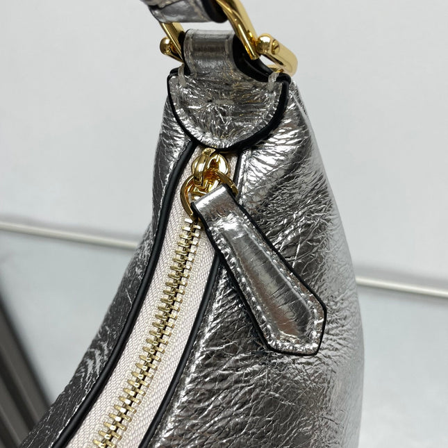 FENDIGRAPHY MEDIUM 29 IN SILVER METALLIC SMOOTH LAMBSKIN GOLD HARDWARE