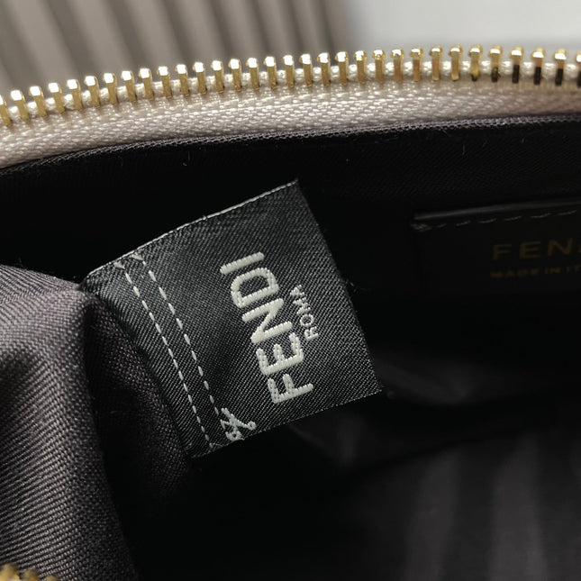 FENDIGRAPHY MEDIUM 29 IN SILVER METALLIC SMOOTH LAMBSKIN GOLD HARDWARE