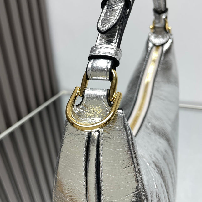 FENDIGRAPHY MEDIUM 29 IN SILVER METALLIC SMOOTH LAMBSKIN GOLD HARDWARE