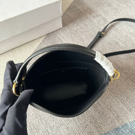 BUCKET MINI 13.5 TRIOMPHE BLACK IN SMOOTH CALFSKIN