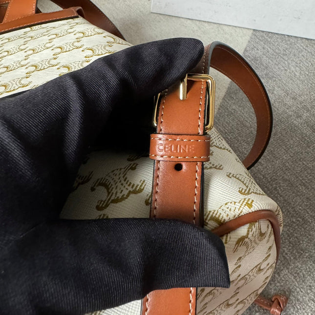 MEDIUM FOLCO BACKPACK 32 IN WHITE TRIOMPHE CANVAS