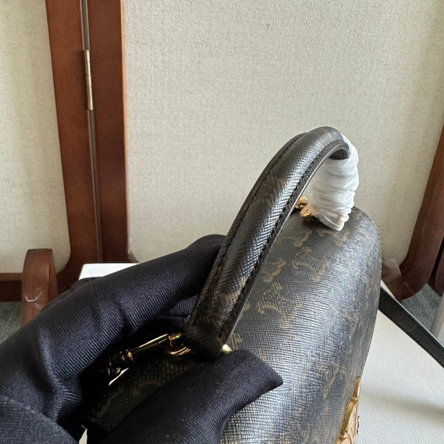 TEEN NINO BAG 20 IN BLACK TRIOMPHE CANVAS GOLD HARDWARE