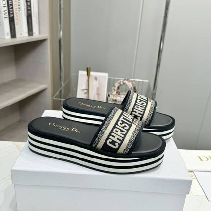 CD DWAY PLATFORM SLIDE IN BLACK AND WHITE COTTON STRIPED SOLE