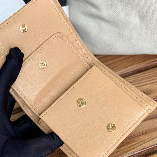 SMALL FLAP WALLET 12 IN LIGHT BROWN GRAINED CALFSKIN GOLD-TONE HARDWARE