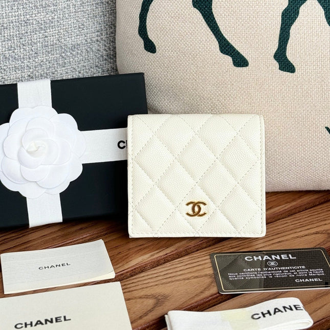 SMALL FLAP WALLET 12 IN WHITE GRAINED CALFSKIN GOLD-TONE HARDWARE