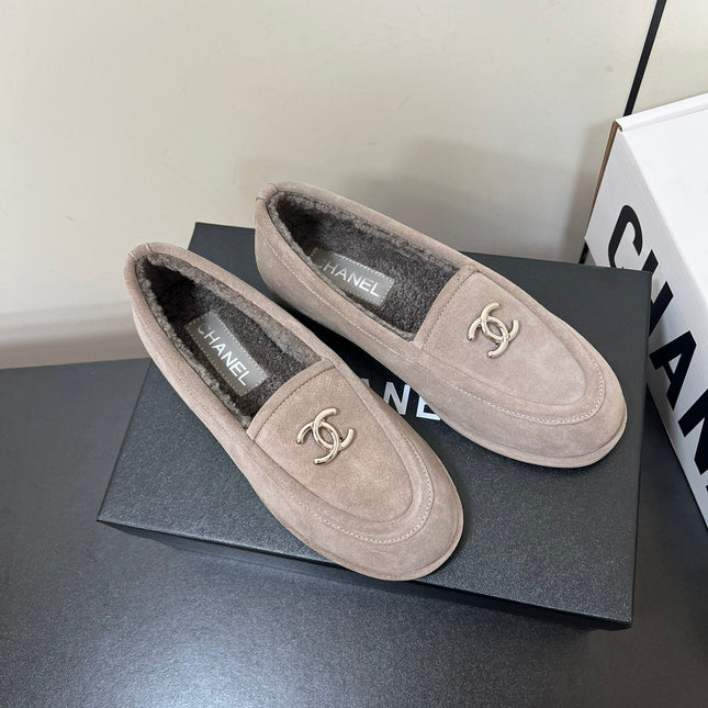 LOAFER IN KHAKI BROWN SUEDE AND SOLF FLEECE LINING