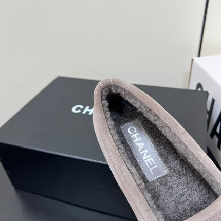 LOAFER IN KHAKI BROWN SUEDE AND SOLF FLEECE LINING