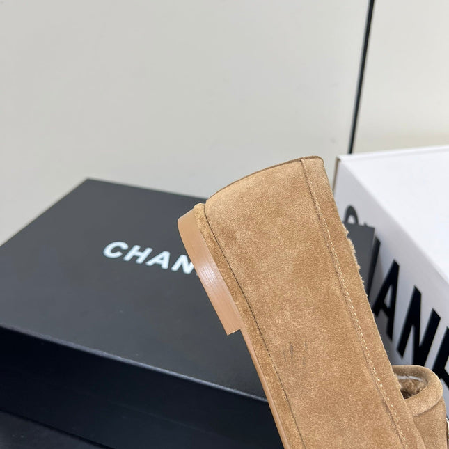 LOAFER IN SEPIA TAN SUEDE AND SOLF FLEECE LINING