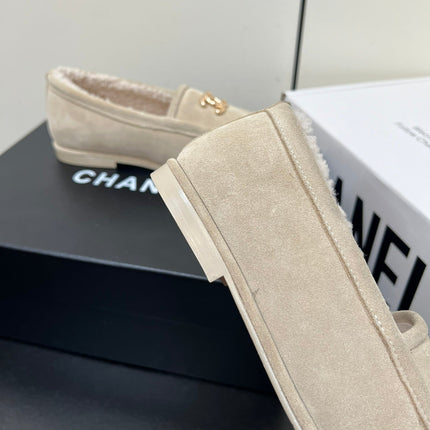 LOAFER IN BEIGE SUEDE AND SOLF FLEECE LINING