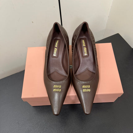 POINTED-TOE MID HEEL PUMPS IN CHOCOLATE SMOOTH LAMBSKIN