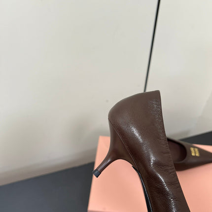 POINTED-TOE MID HEEL PUMPS IN CHOCOLATE SMOOTH LAMBSKIN