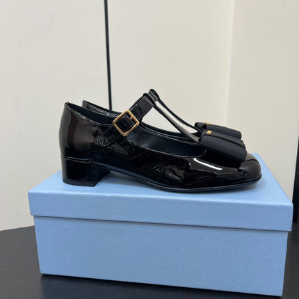 BOW MARY JANE PUMPS WITH T-STRAP IN BLACK GLOSSY CALFSKIN