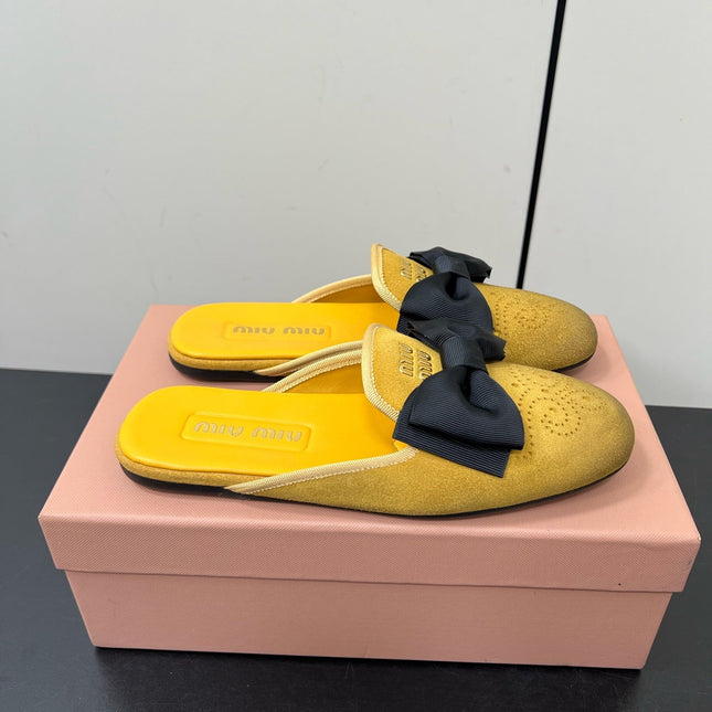 BOW MULES IN DUST YELLOW SUEDE