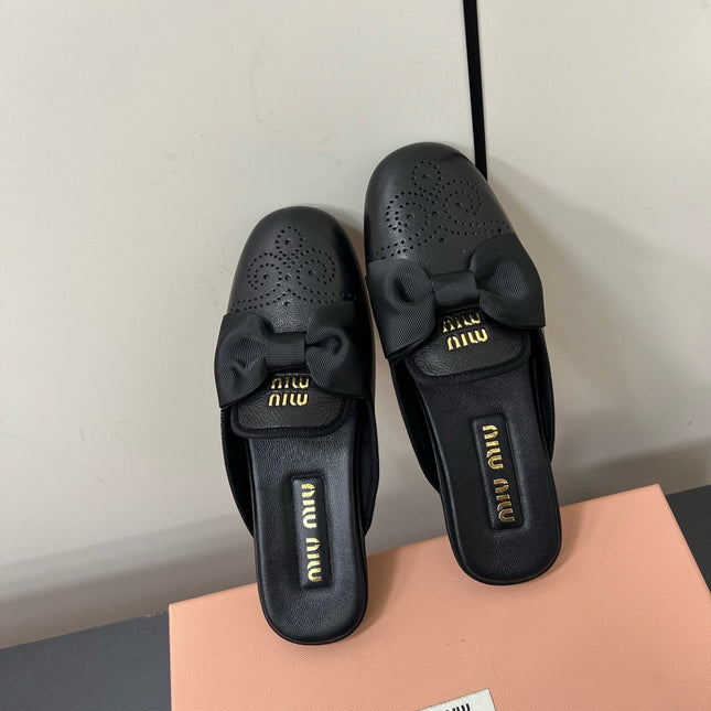 BOW MULES IN BLACK SHEEPSKIN