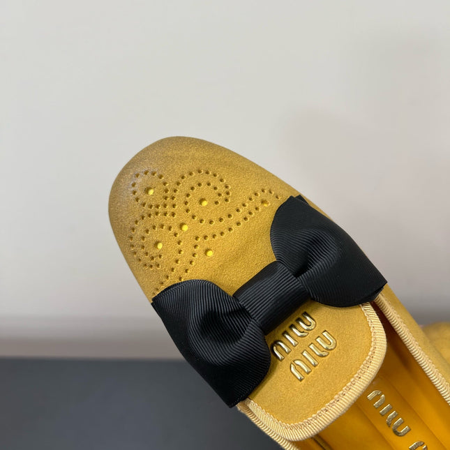LOAFERS WITH BOW IN DUST YELLOW SUEDE