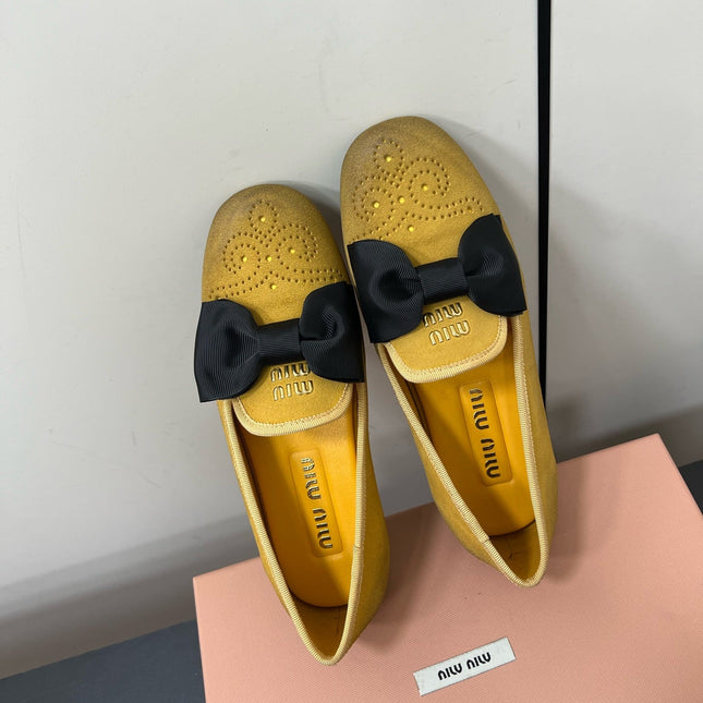 LOAFERS WITH BOW IN DUST YELLOW SUEDE