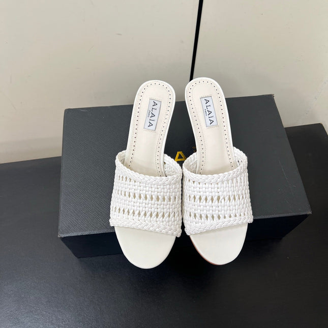 ALAIA HIGH HEEL 25S 70 MM IN WHITE LAMBSKIN WITH WOVEN PATTERN