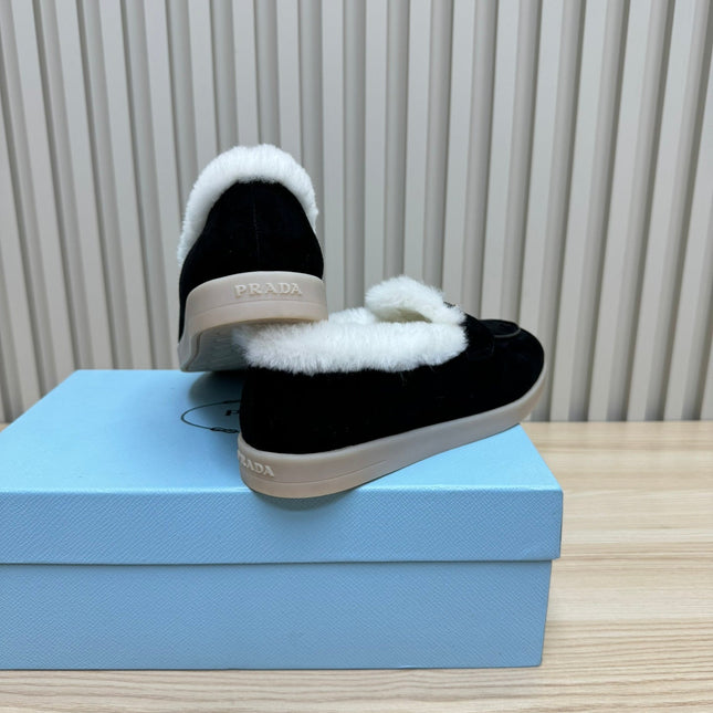 LOAFER IN BLACK SUEDE AND FUR LINING ATTACHED TRIANGLE LOGO
