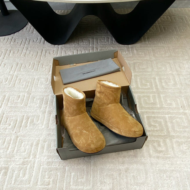 FLAT ANKLE BOOTS IN CIDER BROWN SUEDE AND SHEARLING LINING