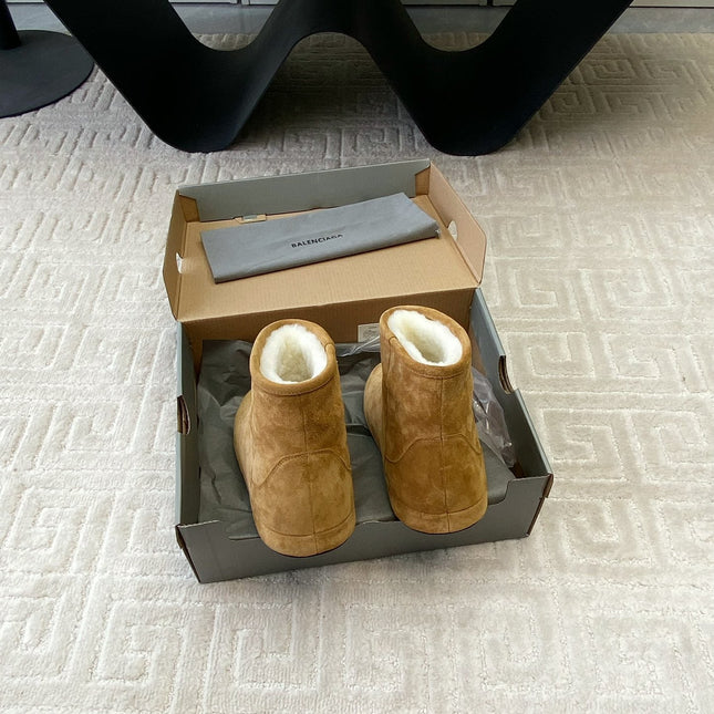 FLAT ANKLE BOOTS IN CIDER BROWN SUEDE AND SHEARLING LINING