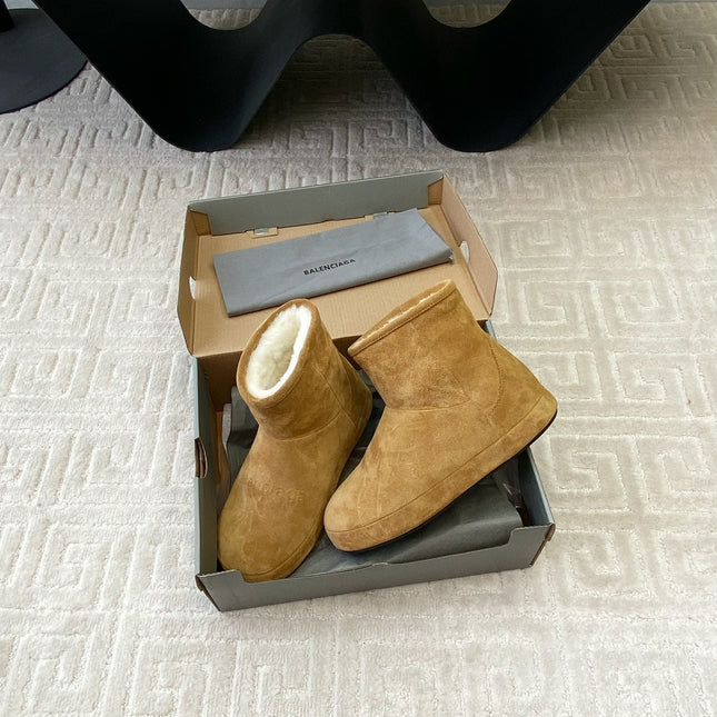 FLAT ANKLE BOOTS IN CIDER BROWN SUEDE AND SHEARLING LINING