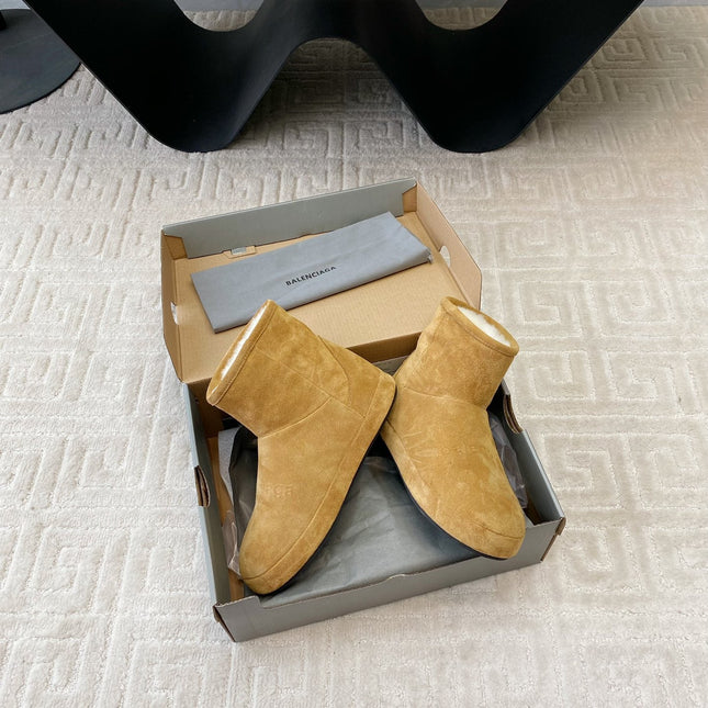 FLAT ANKLE BOOTS IN CIDER BROWN SUEDE AND SHEARLING LINING