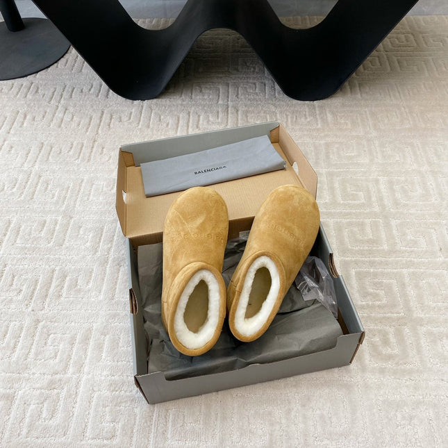 FLAT ANKLE BOOTS IN CIDER BROWN SUEDE AND SHEARLING LINING